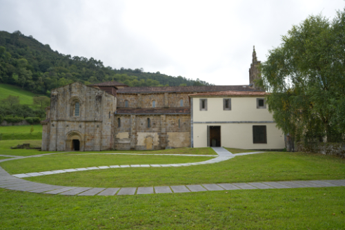 Vista general del monasterio de Valdedios